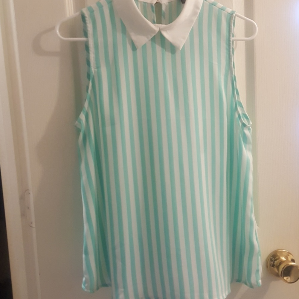 FOREVER 21 - SMALL SLEEVELESS TOP